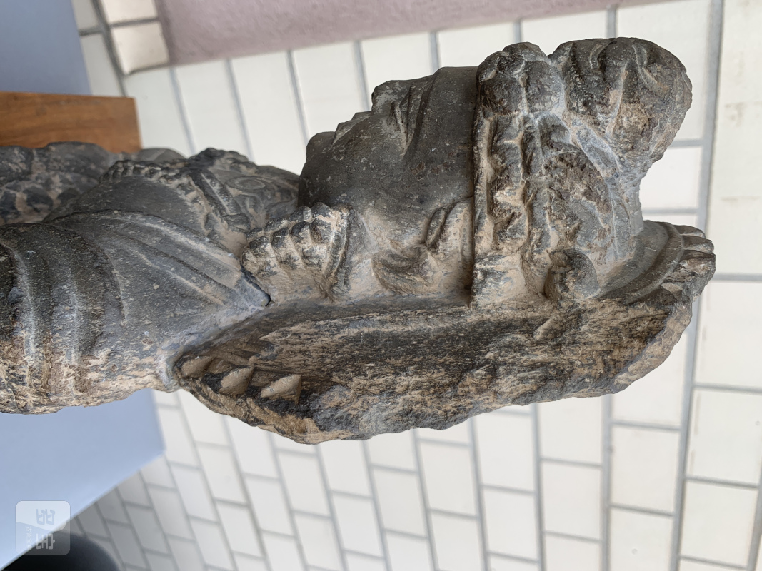 A GREY SCHIST STONE FIGURE OF A BODHISATTVA - 图9
